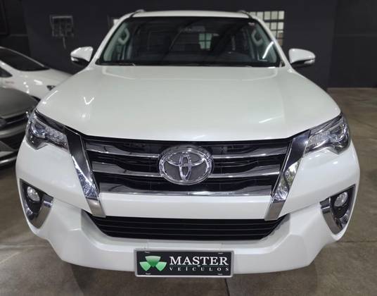TOYOTA HILUX SW4 2.8 SRX 4X4 16V TURBO INTERCOOLER DIESEL 4P AUTOMÁTICO TOYOTA HILUX SW4 2.8 SRX 4X4 16V TURBO INTERCOOLER DIESEL 4P AUTOMÁTICO